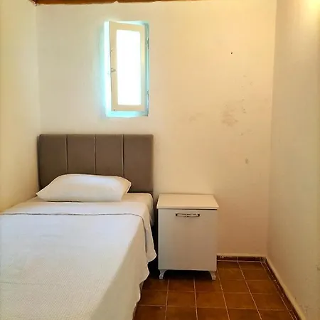 Hotel Ekincik'te Tas Ev 4*