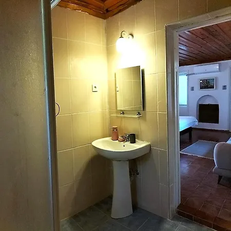Hotel Ekincik'te Tas Ev 4*