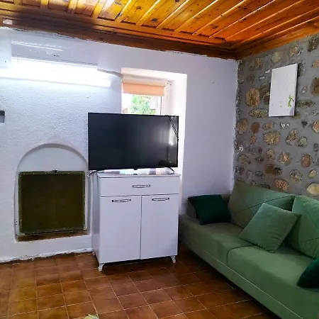 Hotel Ekincik'te Tas Ev