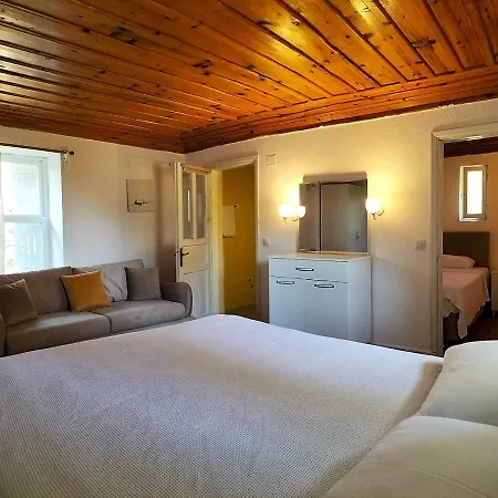 Hotel Ekincik'te Tas Ev
