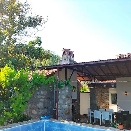 Ekincik'te Tas Ev Hotel 4*