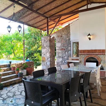 Hotel Ekincik'te Tas Ev 4*
